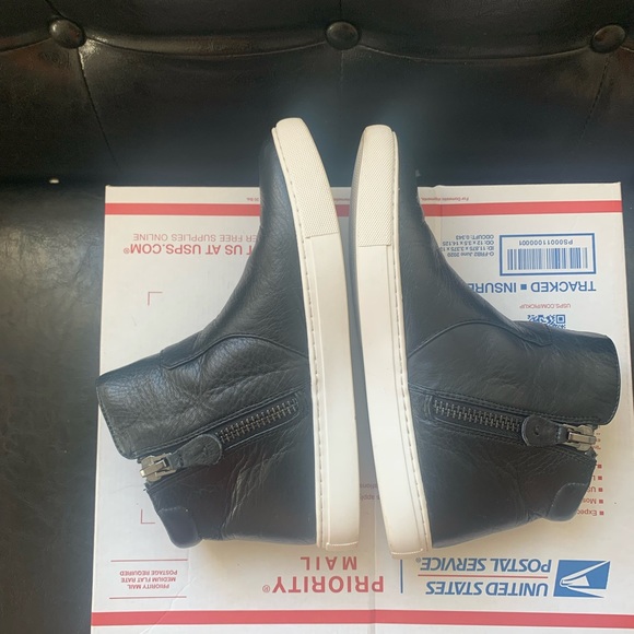 Gentle Souls by Kenneth Cole Carole Double Zip Mid Top Sneaker - Picture 5 of 7